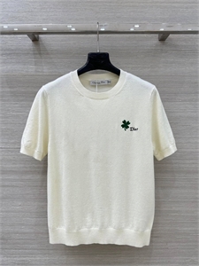 {{productViewItem.photos[photoViewList.activeNavIndex].Alt || productViewItem.photos[photoViewList.activeNavIndex].Description || 'Кофта DIOR'}}