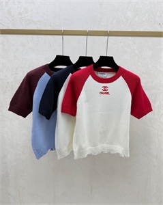 {{productViewItem.photos[photoViewList.activeNavIndex].Alt || productViewItem.photos[photoViewList.activeNavIndex].Description || 'Кофта CHANEL'}}