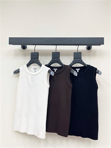 {{productViewItem.photos[photoViewList.activeNavIndex].Alt || productViewItem.photos[photoViewList.activeNavIndex].Description || 'Майка LOEWE'}}