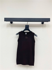 {{productViewItem.photos[photoViewList.activeNavIndex].Alt || productViewItem.photos[photoViewList.activeNavIndex].Description || 'Майка LOEWE'}}