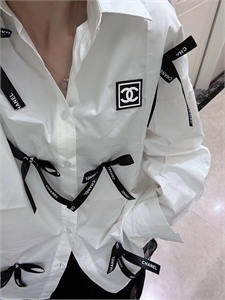 {{productViewItem.photos[photoViewList.activeNavIndex].Alt || productViewItem.photos[photoViewList.activeNavIndex].Description || 'Рубашка CHANEL'}}