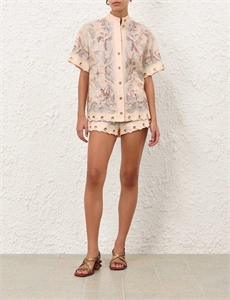 {{productViewItem.photos[photoViewList.activeNavIndex].Alt || productViewItem.photos[photoViewList.activeNavIndex].Description || 'Костюм ZIMMERMANN'}}