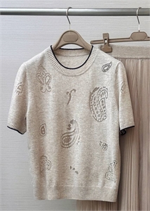 {{productViewItem.photos[photoViewList.activeNavIndex].Alt || productViewItem.photos[photoViewList.activeNavIndex].Description || 'Кофта  LORO PIANA'}}