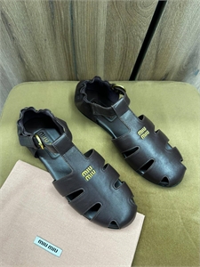 {{productViewItem.photos[photoViewList.activeNavIndex].Alt || productViewItem.photos[photoViewList.activeNavIndex].Description || 'Сандалии MIU MIU'}}