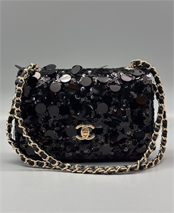 {{productViewItem.photos[photoViewList.activeNavIndex].Alt || productViewItem.photos[photoViewList.activeNavIndex].Description || 'Сумка CHANEL'}}