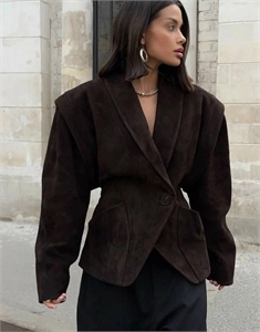 {{productViewItem.photos[photoViewList.activeNavIndex].Alt || productViewItem.photos[photoViewList.activeNavIndex].Description || 'Куртка THE ROW'}}