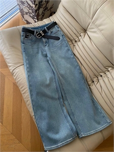 {{productViewItem.photos[photoViewList.activeNavIndex].Alt || productViewItem.photos[photoViewList.activeNavIndex].Description || 'Джинсы CHANEL'}}