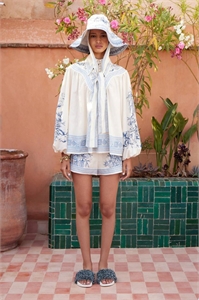 {{productViewItem.photos[photoViewList.activeNavIndex].Alt || productViewItem.photos[photoViewList.activeNavIndex].Description || 'Костюм ALEMAIS'}}