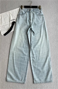 {{productViewItem.photos[photoViewList.activeNavIndex].Alt || productViewItem.photos[photoViewList.activeNavIndex].Description || 'Джинсы CHANEL'}}