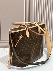 {{productViewItem.photos[photoViewList.activeNavIndex].Alt || productViewItem.photos[photoViewList.activeNavIndex].Description || 'Двусторонняя сумка LOUIS VUITTON'}}