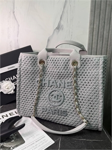 {{productViewItem.photos[photoViewList.activeNavIndex].Alt || productViewItem.photos[photoViewList.activeNavIndex].Description || 'Сумка CHANEL'}}