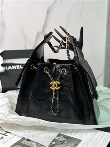 {{productViewItem.photos[photoViewList.activeNavIndex].Alt || productViewItem.photos[photoViewList.activeNavIndex].Description || 'Сумка CHANEL'}}