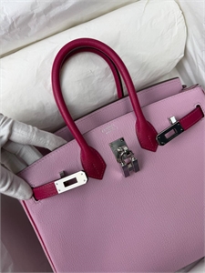 {{productViewItem.photos[photoViewList.activeNavIndex].Alt || productViewItem.photos[photoViewList.activeNavIndex].Description || 'Брелок HERMES'}}