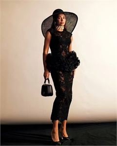 {{productViewItem.photos[photoViewList.activeNavIndex].Alt || productViewItem.photos[photoViewList.activeNavIndex].Description || 'Платье ZIMMERMANN'}}