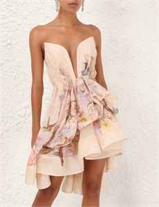 {{productViewItem.photos[photoViewList.activeNavIndex].Alt || productViewItem.photos[photoViewList.activeNavIndex].Description || 'Платье ZIMMERMANN'}}