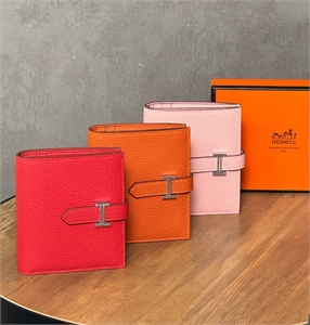 {{productViewItem.photos[photoViewList.activeNavIndex].Alt || productViewItem.photos[photoViewList.activeNavIndex].Description || 'Кошелек HERMES'}}