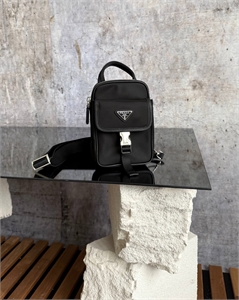 {{productViewItem.photos[photoViewList.activeNavIndex].Alt || productViewItem.photos[photoViewList.activeNavIndex].Description || 'Сумка PRADA'}}