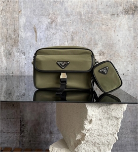 {{productViewItem.photos[photoViewList.activeNavIndex].Alt || productViewItem.photos[photoViewList.activeNavIndex].Description || 'Сумка PRADA'}}