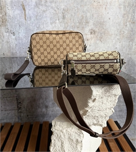 {{productViewItem.photos[photoViewList.activeNavIndex].Alt || productViewItem.photos[photoViewList.activeNavIndex].Description || 'Сумка GUCCI'}}