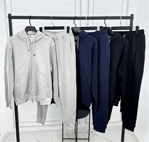 {{productViewItem.photos[photoViewList.activeNavIndex].Alt || productViewItem.photos[photoViewList.activeNavIndex].Description || 'Спортивный костюм BRUNELLO CUCINELLI'}}