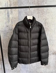 {{productViewItem.photos[photoViewList.activeNavIndex].Alt || productViewItem.photos[photoViewList.activeNavIndex].Description || 'Куртка BC'}}