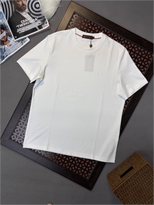 {{productViewItem.photos[photoViewList.activeNavIndex].Alt || productViewItem.photos[photoViewList.activeNavIndex].Description || 'Футболка LP'}}