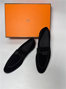 {{productViewItem.photos[photoViewList.activeNavIndex].Alt || productViewItem.photos[photoViewList.activeNavIndex].Description || 'Лоферы HERMES'}}