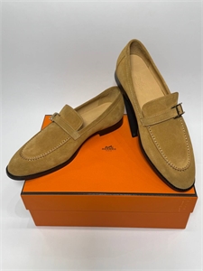 {{productViewItem.photos[photoViewList.activeNavIndex].Alt || productViewItem.photos[photoViewList.activeNavIndex].Description || 'Лоферы HERMES'}}