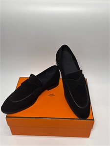 {{productViewItem.photos[photoViewList.activeNavIndex].Alt || productViewItem.photos[photoViewList.activeNavIndex].Description || 'Лоферы HERMES'}}