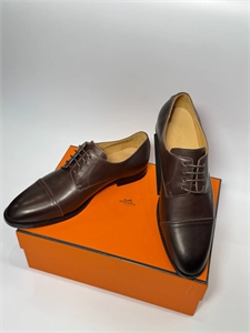 {{productViewItem.photos[photoViewList.activeNavIndex].Alt || productViewItem.photos[photoViewList.activeNavIndex].Description || 'Туфли HERMES'}}