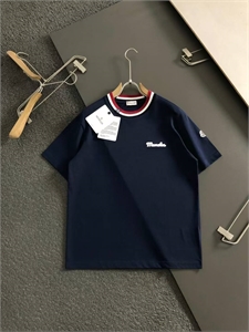 {{productViewItem.photos[photoViewList.activeNavIndex].Alt || productViewItem.photos[photoViewList.activeNavIndex].Description || 'Футболка MONCLER'}}