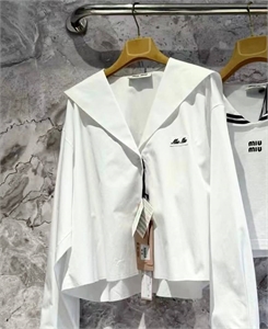 {{productViewItem.photos[photoViewList.activeNavIndex].Alt || productViewItem.photos[photoViewList.activeNavIndex].Description || 'Рубашка MIU MIU'}}