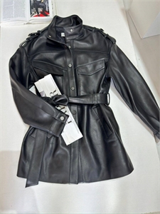 {{productViewItem.photos[photoViewList.activeNavIndex].Alt || productViewItem.photos[photoViewList.activeNavIndex].Description || 'Куртка YSL'}}