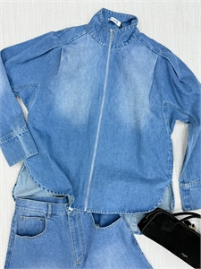 {{productViewItem.photos[photoViewList.activeNavIndex].Alt || productViewItem.photos[photoViewList.activeNavIndex].Description || 'Рубашка ALAIA'}}