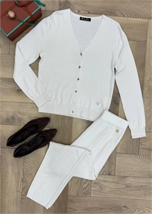 {{productViewItem.photos[photoViewList.activeNavIndex].Alt || productViewItem.photos[photoViewList.activeNavIndex].Description || 'Костюм LORO PIANA'}}