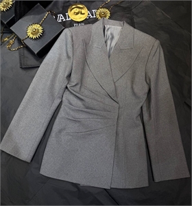 {{productViewItem.photos[photoViewList.activeNavIndex].Alt || productViewItem.photos[photoViewList.activeNavIndex].Description || 'Пиджак BALMAIN'}}