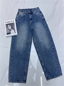 {{productViewItem.photos[photoViewList.activeNavIndex].Alt || productViewItem.photos[photoViewList.activeNavIndex].Description || 'Джинсы LOEWE'}}