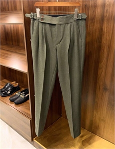 {{productViewItem.photos[photoViewList.activeNavIndex].Alt || productViewItem.photos[photoViewList.activeNavIndex].Description || 'Брюки BRIONI'}}