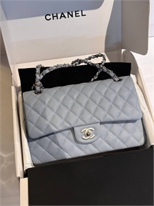 {{productViewItem.photos[photoViewList.activeNavIndex].Alt || productViewItem.photos[photoViewList.activeNavIndex].Description || 'Сумка CHANEL'}}