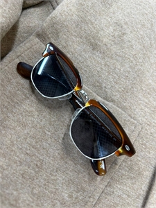 {{productViewItem.photos[photoViewList.activeNavIndex].Alt || productViewItem.photos[photoViewList.activeNavIndex].Description || 'Очки  BC'}}