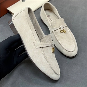 {{productViewItem.photos[photoViewList.activeNavIndex].Alt || productViewItem.photos[photoViewList.activeNavIndex].Description || 'Лоферы LORO PIANA'}}