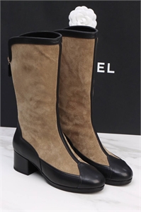 {{productViewItem.photos[photoViewList.activeNavIndex].Alt || productViewItem.photos[photoViewList.activeNavIndex].Description || 'Сапоги CHANEL'}}