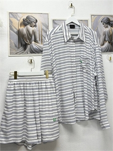 {{productViewItem.photos[photoViewList.activeNavIndex].Alt || productViewItem.photos[photoViewList.activeNavIndex].Description || 'Костюм BALENCIAGA'}}