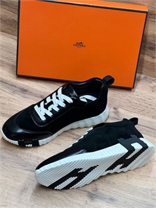 {{productViewItem.photos[photoViewList.activeNavIndex].Alt || productViewItem.photos[photoViewList.activeNavIndex].Description || 'Кроссовки HERMES'}}