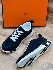 {{productViewItem.photos[photoViewList.activeNavIndex].Alt || productViewItem.photos[photoViewList.activeNavIndex].Description || 'Кроссовки HERMES'}}