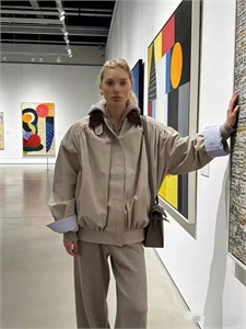 {{productViewItem.photos[photoViewList.activeNavIndex].Alt || productViewItem.photos[photoViewList.activeNavIndex].Description || 'Бомбер'}}