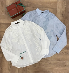 {{productViewItem.photos[photoViewList.activeNavIndex].Alt || productViewItem.photos[photoViewList.activeNavIndex].Description || 'Рубашка LORO PIANA'}}