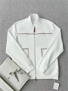 {{productViewItem.photos[photoViewList.activeNavIndex].Alt || productViewItem.photos[photoViewList.activeNavIndex].Description || 'Спортивный костюм BC'}}