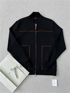 {{productViewItem.photos[photoViewList.activeNavIndex].Alt || productViewItem.photos[photoViewList.activeNavIndex].Description || 'Спортивный костюм BC'}}