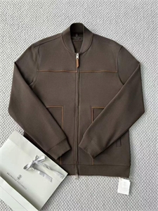 {{productViewItem.photos[photoViewList.activeNavIndex].Alt || productViewItem.photos[photoViewList.activeNavIndex].Description || 'Спортивный костюм BC'}}